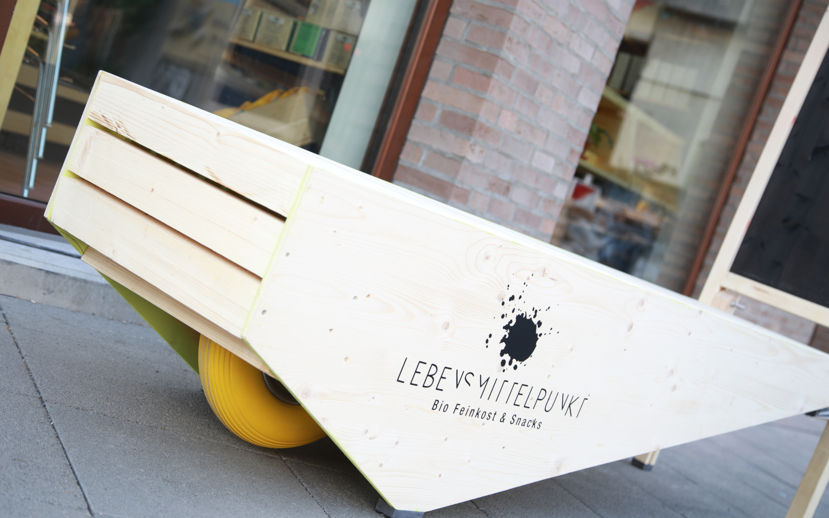 lebensmittelpunkt, keinStil.GmbH, Feine Kost, Bioladen, low budget interieur, Frankfurt am Main Sachsenhausen 