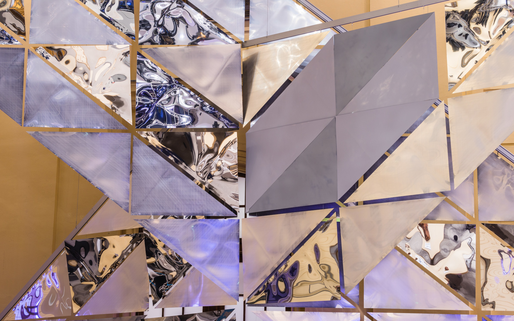 Szenographie- Bühnenbild, Jüdisches Museum Berlin, Preis für Verständigung und Toleranz, Dreiecke, Spiegeln, polystorol spiegel, 2014, keinStil.GmbH, Boris Banozic 