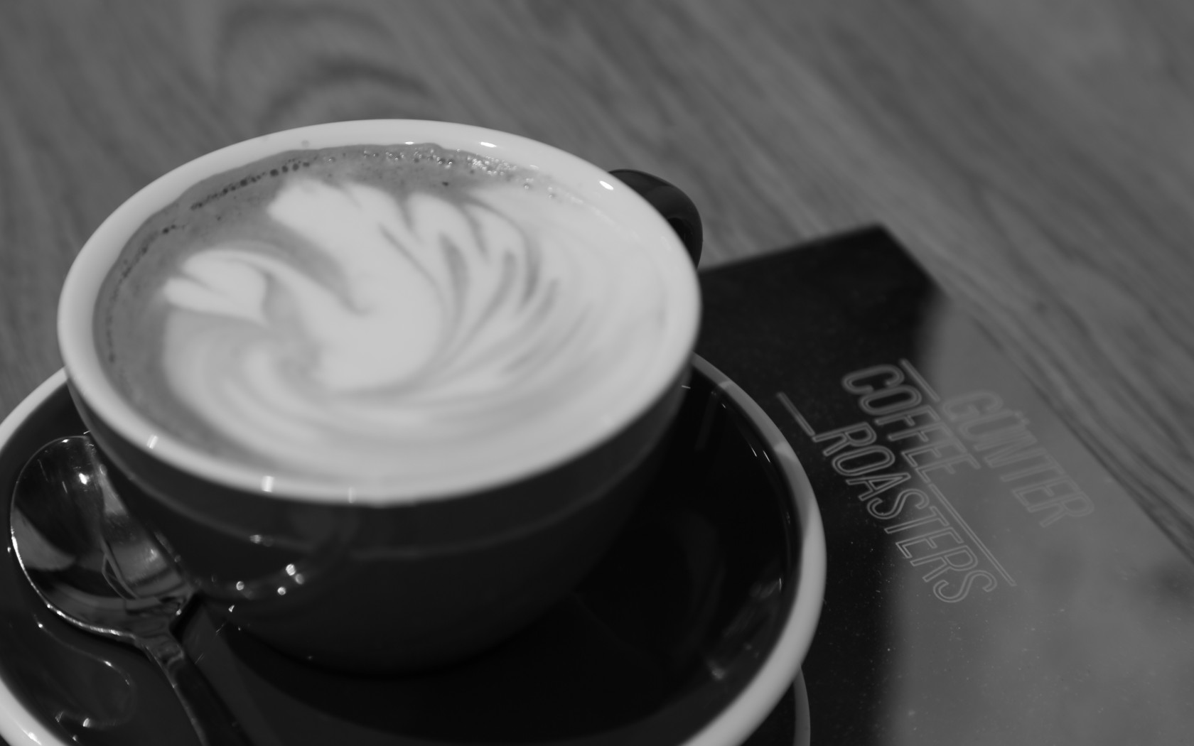 just coffee, günter coffee roaster, kaffee Rösterei Deutschland, Freiburg, Innengestaltung Kaffee Bar, Interiosdesign coffee shop, roaster, hipster coffee, aludibond gold, keinStil.GmbH